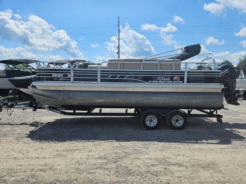 2021 Sun Tracker Fishin Barge 20 DLX