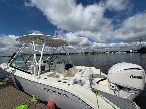 2025 Cobia 240 DC