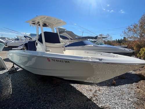 2024 Boston Whaler 220 Dauntless